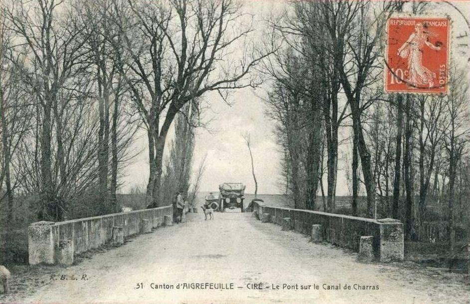 10 cire pont sur canal charras 1920